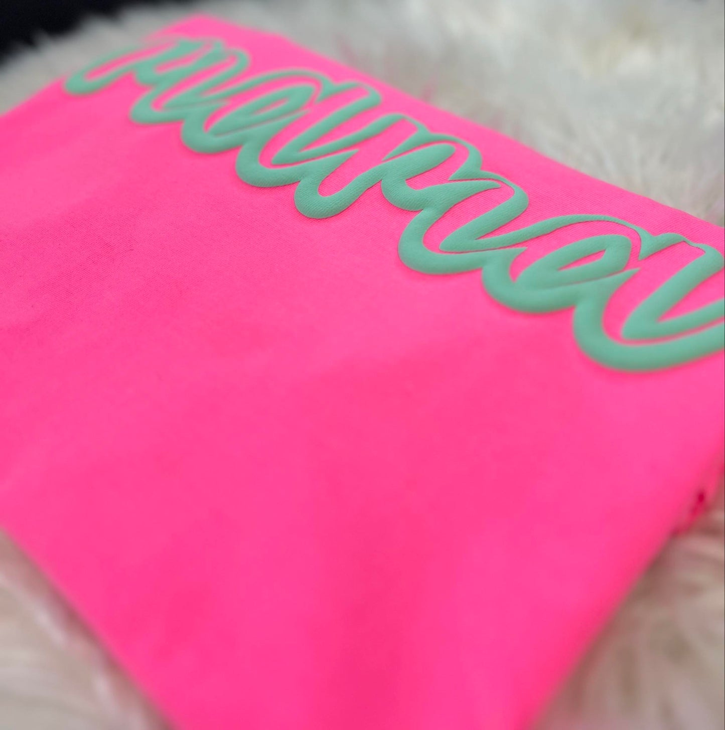 Mama Cursive Outline Puff Print