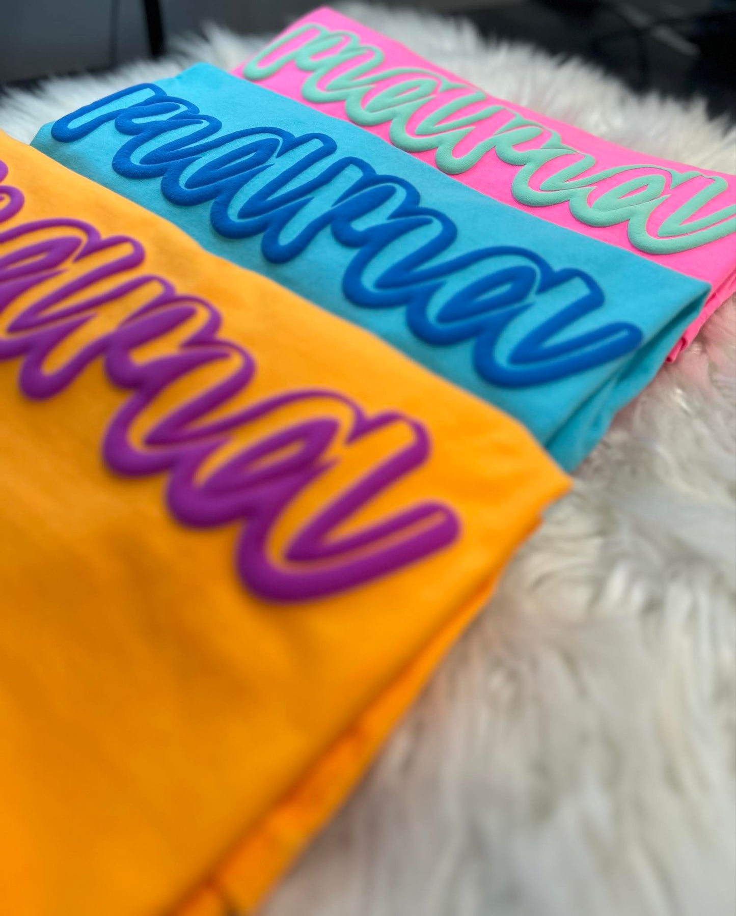 Mama Cursive Outline Puff Print