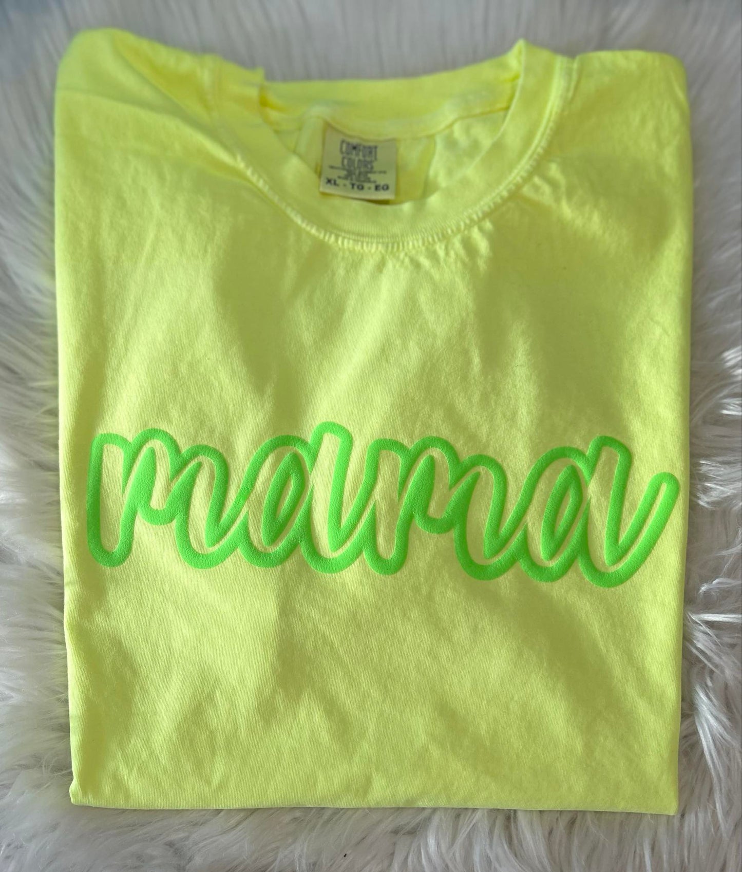 Mama Cursive Outline Puff Print