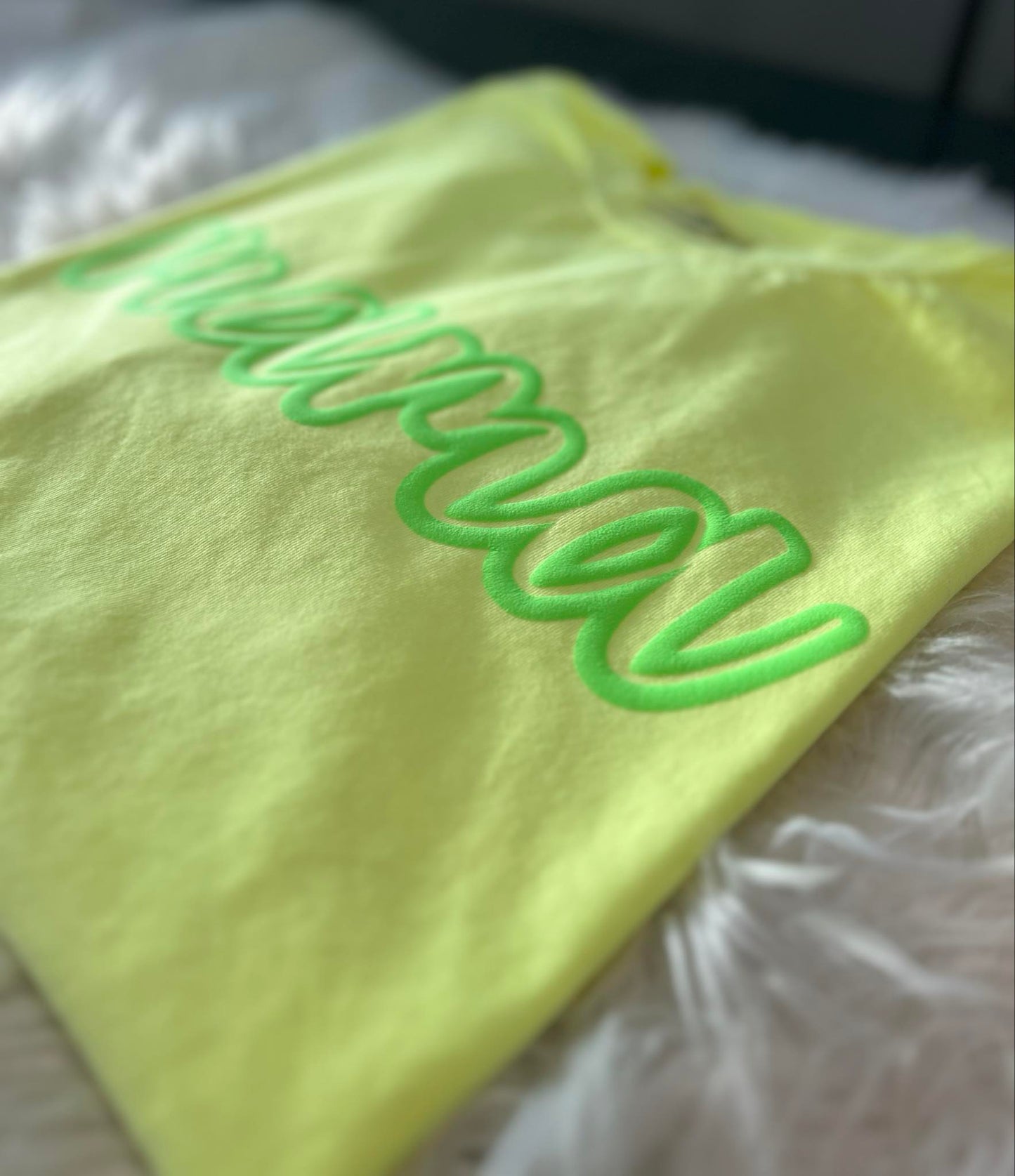 Mama Cursive Outline Puff Print