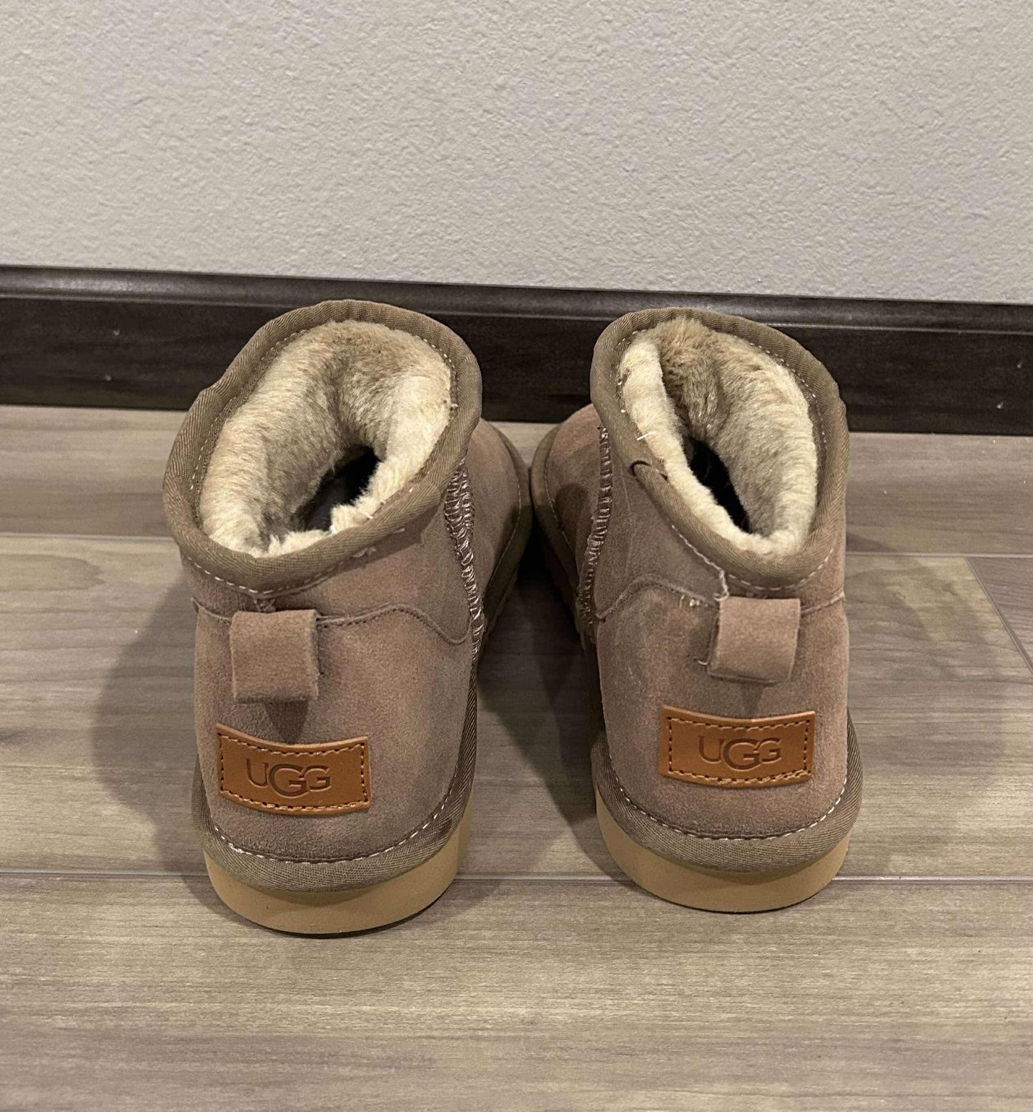 PRE ORDER Branded Women’s Fur Lined Boots
