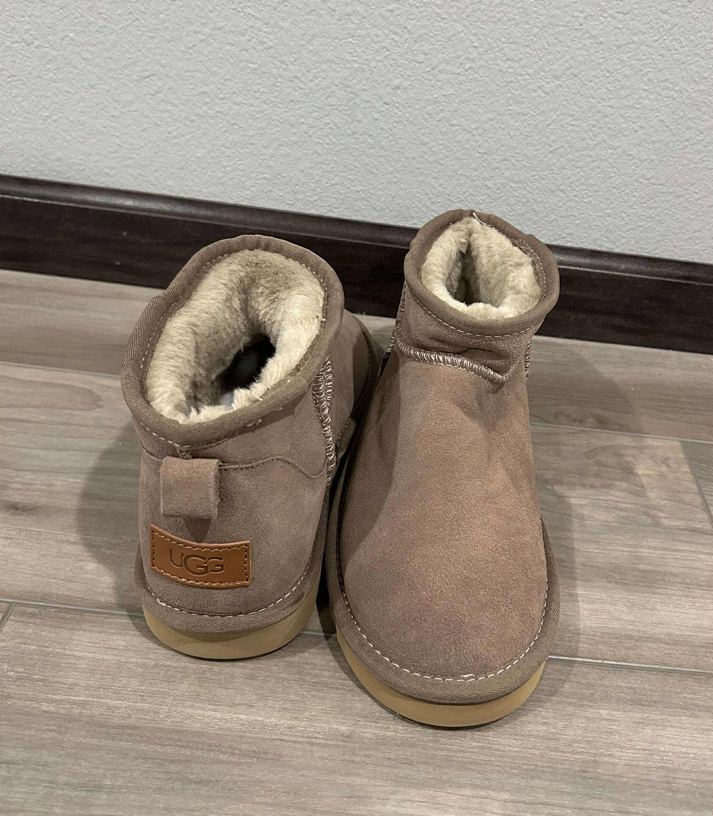PRE ORDER Branded Women’s Fur Lined Boots