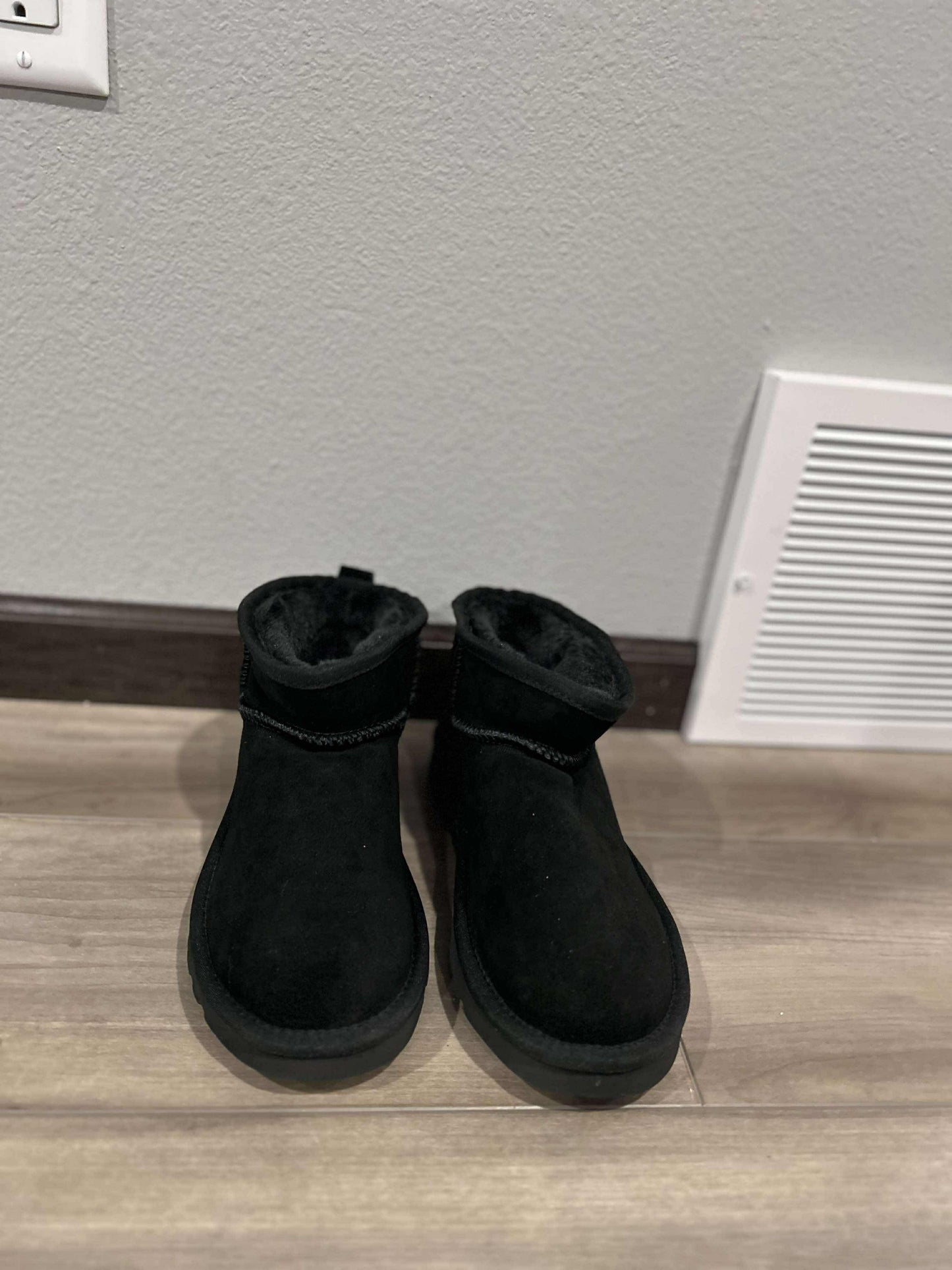 PRE ORDER Branded Kids Fur Lined Boots