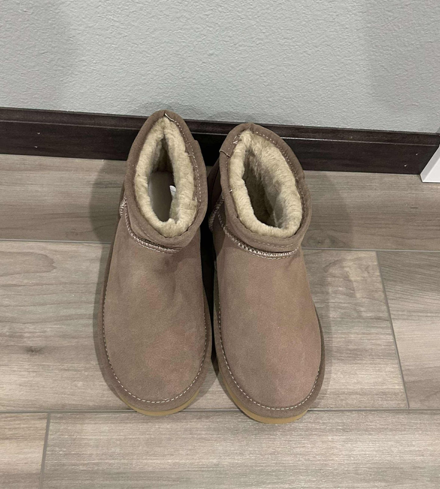 PRE ORDER Branded Women’s Fur Lined Boots