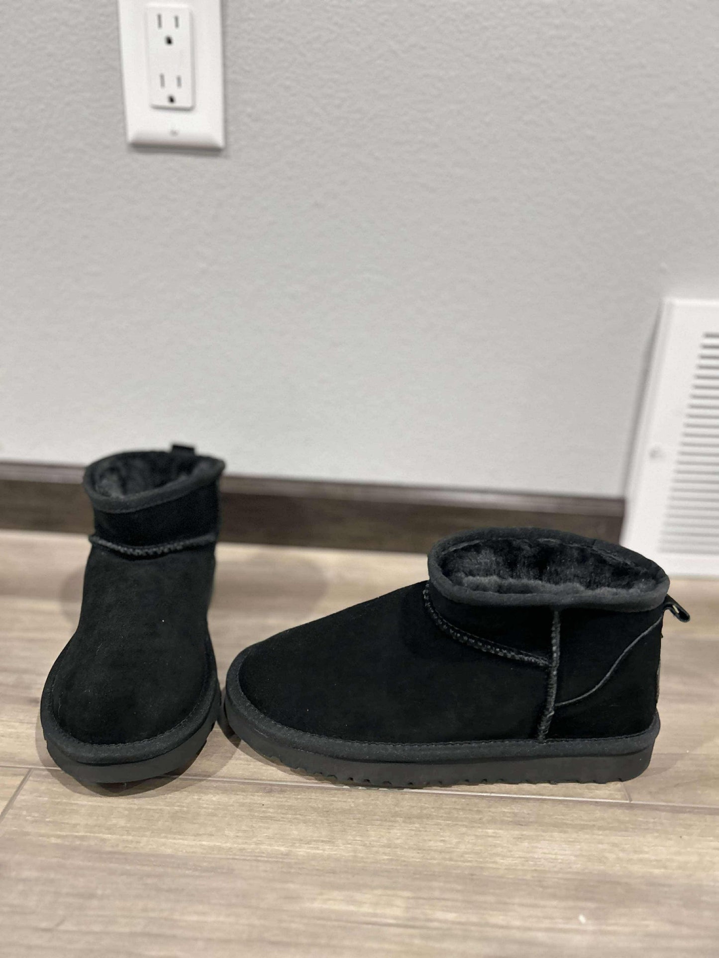 PRE ORDER Branded Kids Fur Lined Boots