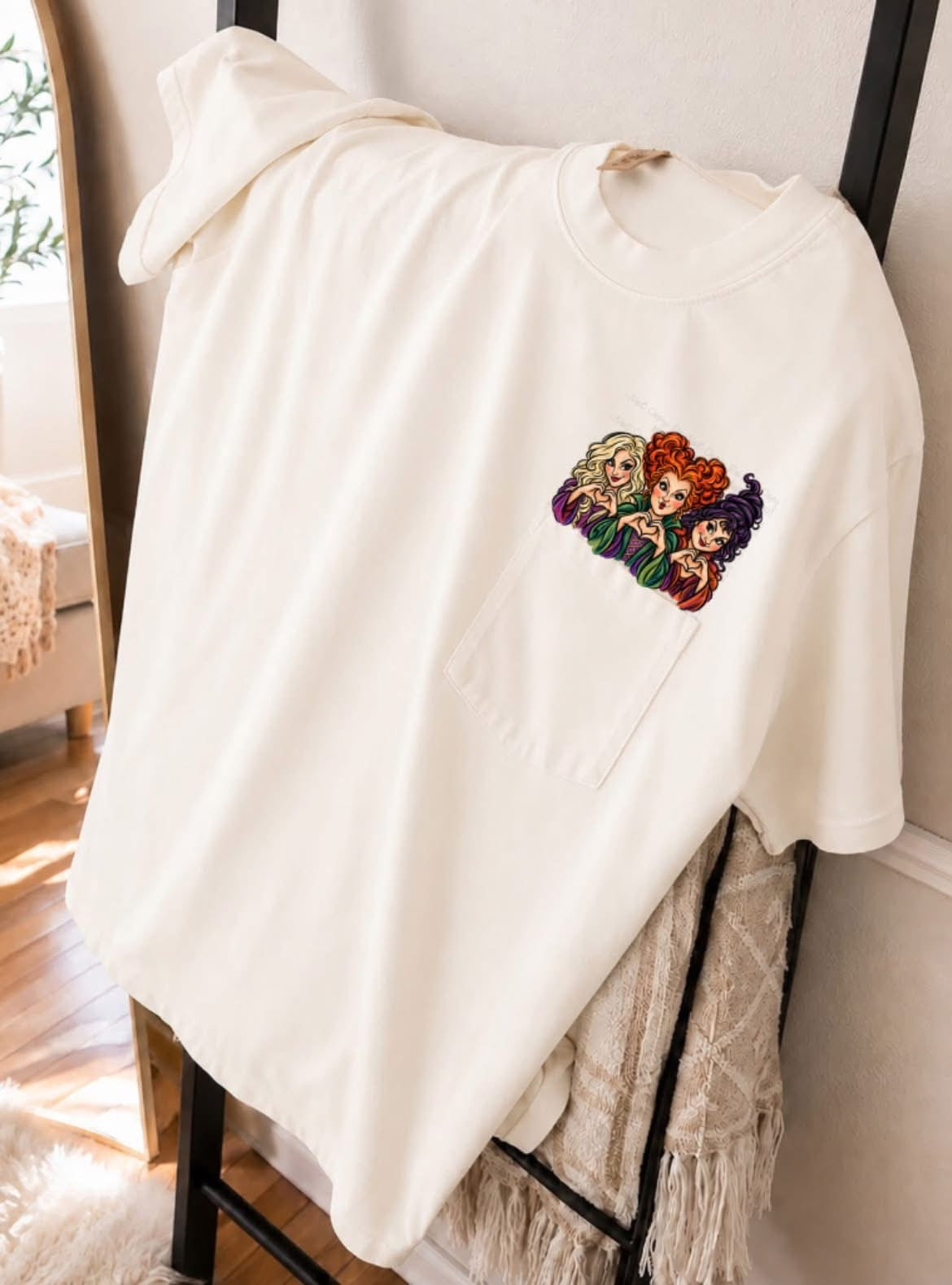 Sisters Pocket Peeker Top